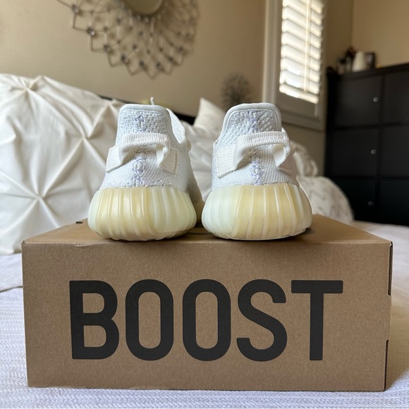 💢OFFERS WELCOME💢 White Yeezy Boost 350 V2 - Picture 7 of 7
